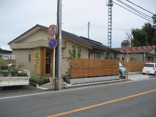 『ほっとする美容室』～看板、植栽工事～